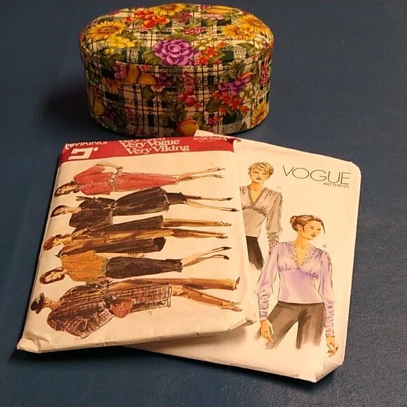 Vogue Pattern Set with Floral Box Four Beaded Applique Embellishments - Picture 8 of 9